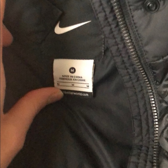 Black nike vest - Picture 3 of 3
